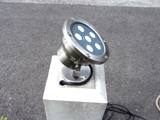 屋外用LEDスポットライト取付工事